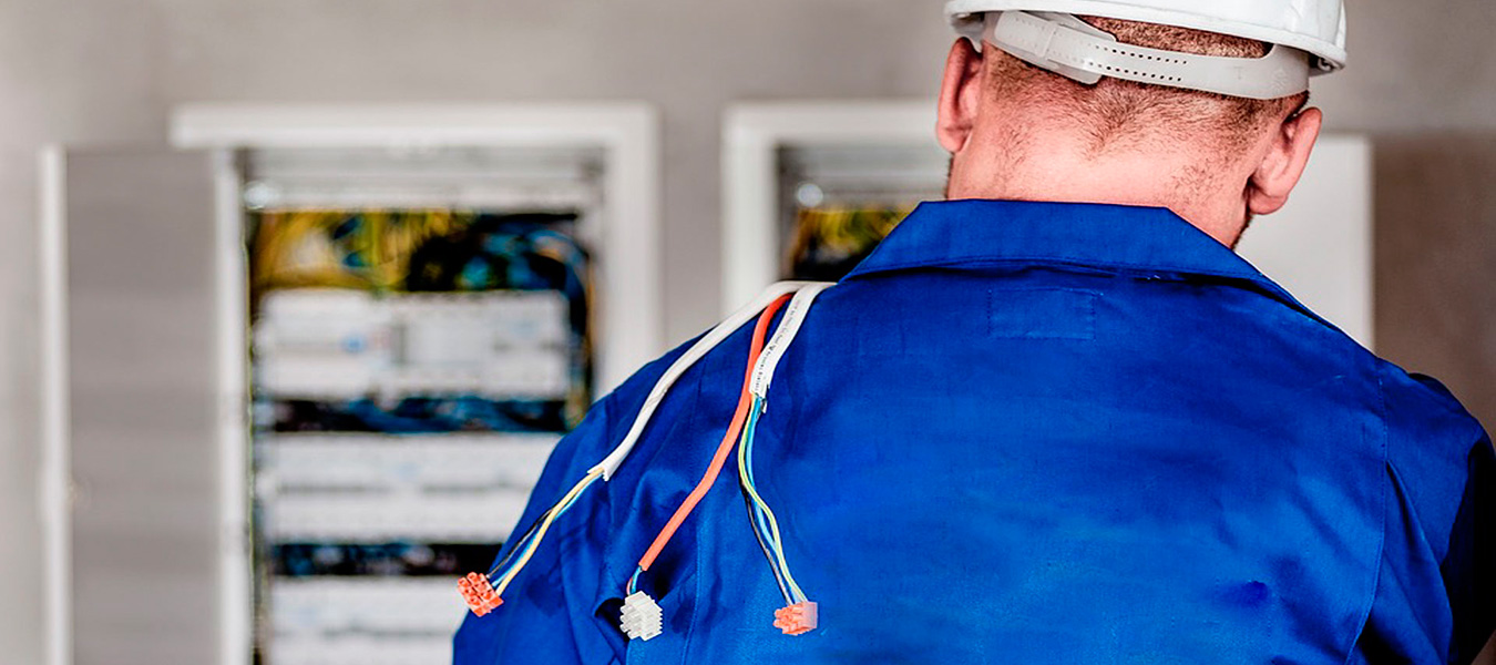 tecnico electrico instalacion cables tablero factor de potencia