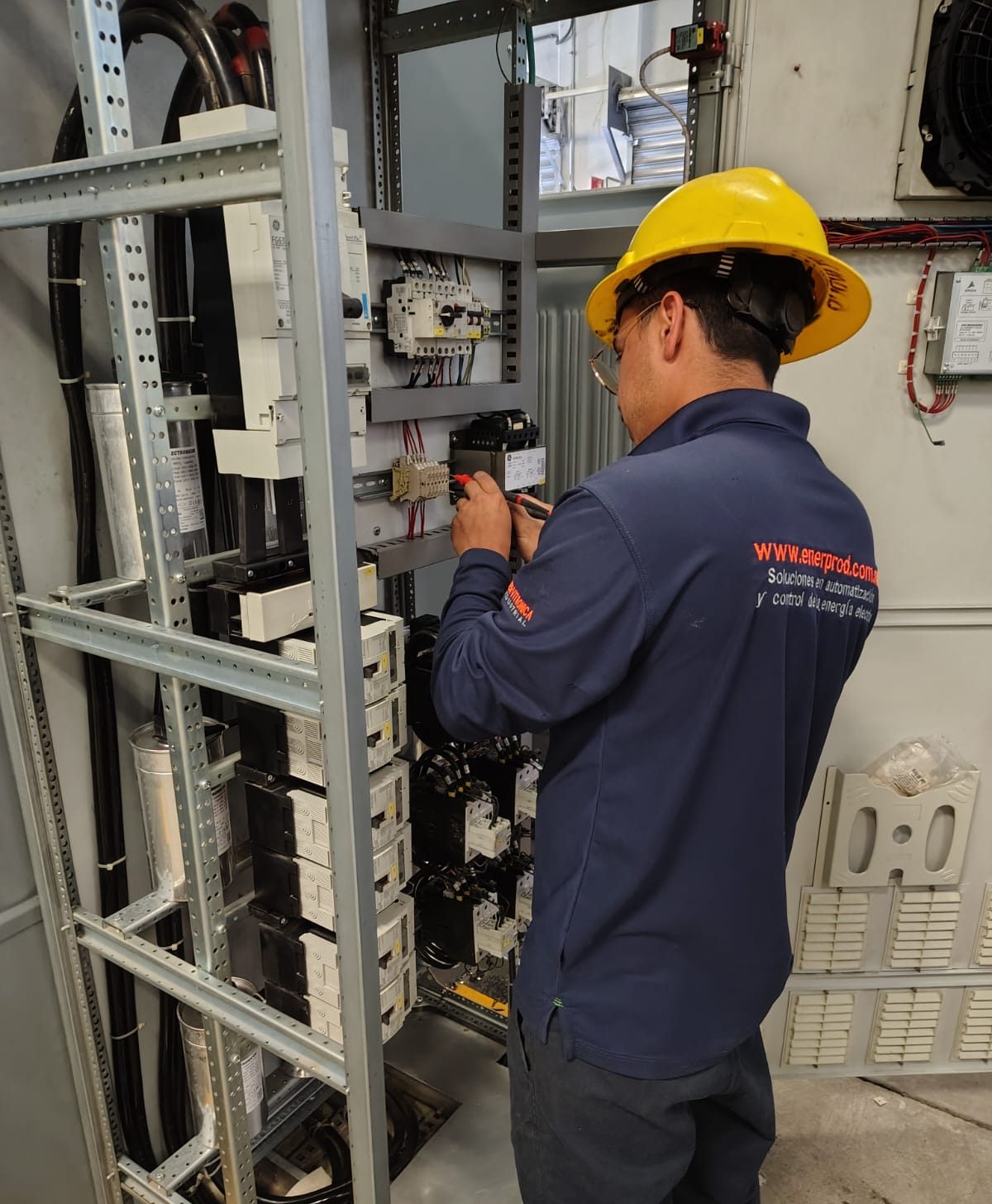 Mantenimiento preventivo a un centro de control de motores CCM en planta industrial